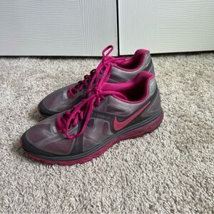 Nike Air Max Pink & Gray Tennis Shoes Running Shoes Size 10 Women’s